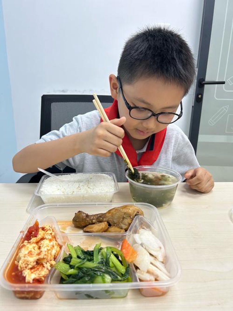 小学生放晚学接送