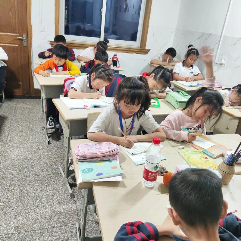南宁小学生托管：关注孩子成长每一天